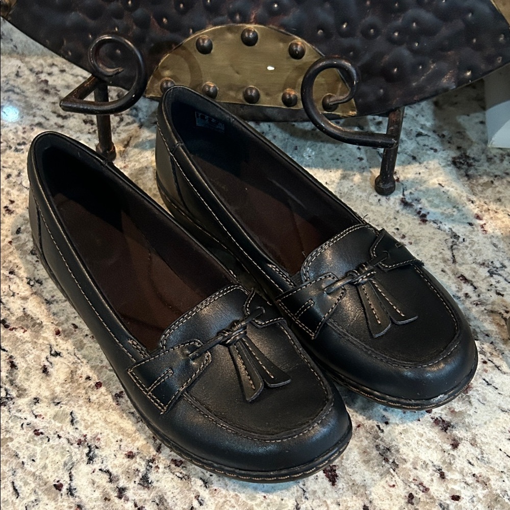 Clarks Women's Black Leather Loafers